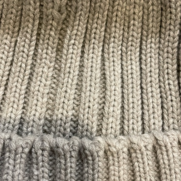 Brand New J Crew Ribbed Beanie with pink grey white faux fur Pom Pom - Picture 5 of 6